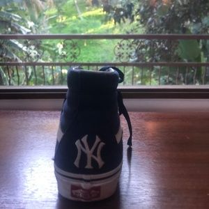 Vans Hightops with Yankees emblem